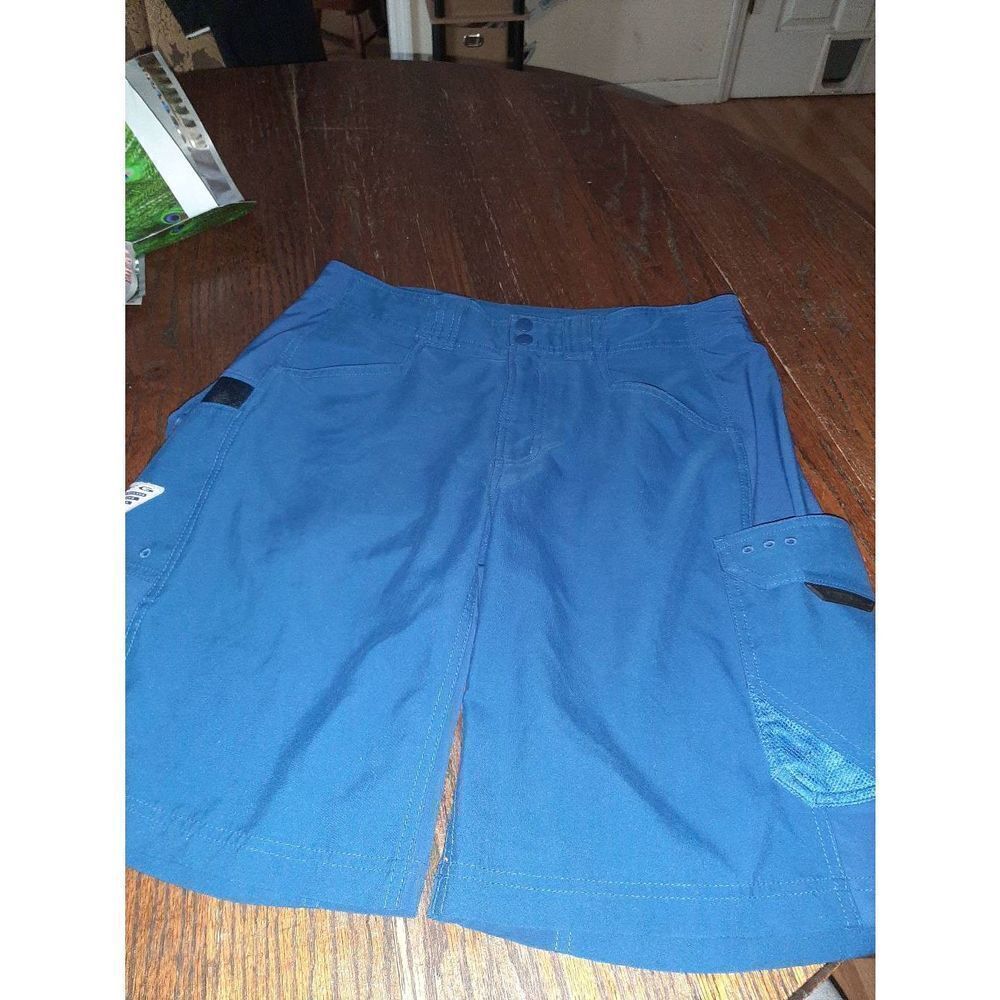 Mens 32W Columbia Blue PFG Performance Fishing Gear Shorts with Pockets